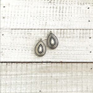 Bohemian Silver Teardrop Dangling Earrings NWT